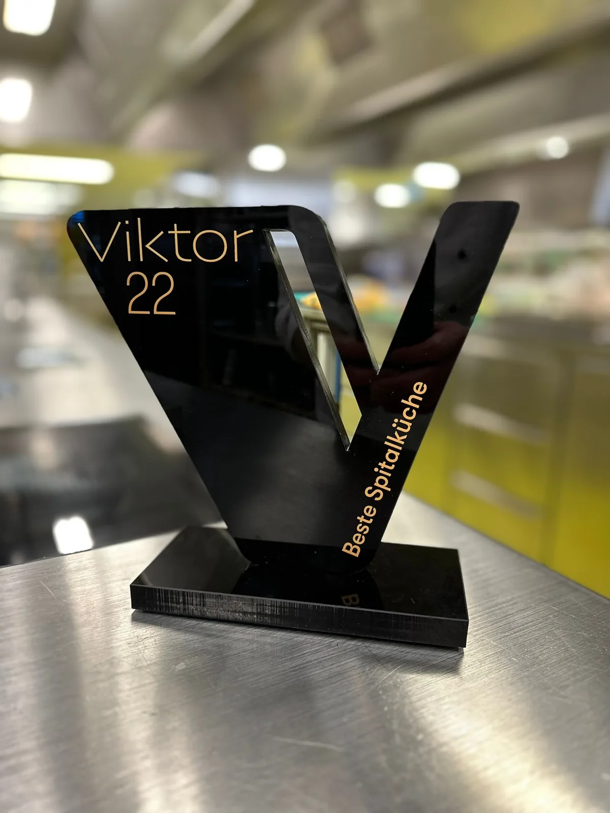 Schwarz und schlicht: der Viktor Award.